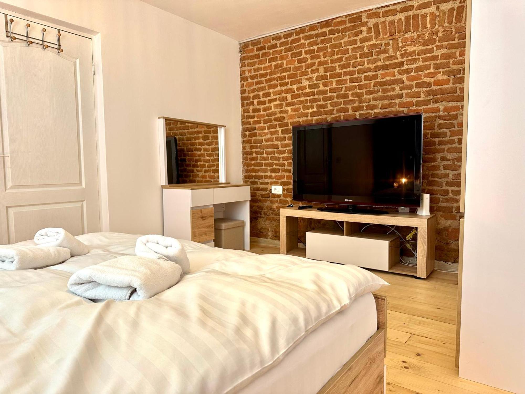 4Friendscentrubrasov Apartment Exterior foto